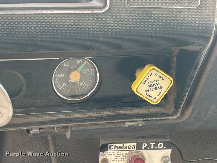 image for item JQ9681 1992 Ford F700  dump truck