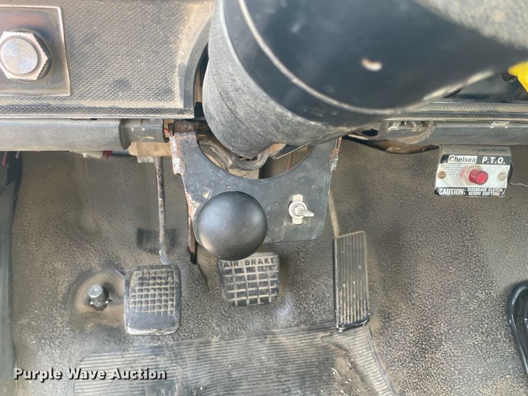 image for item JQ9681 1992 Ford F700  dump truck