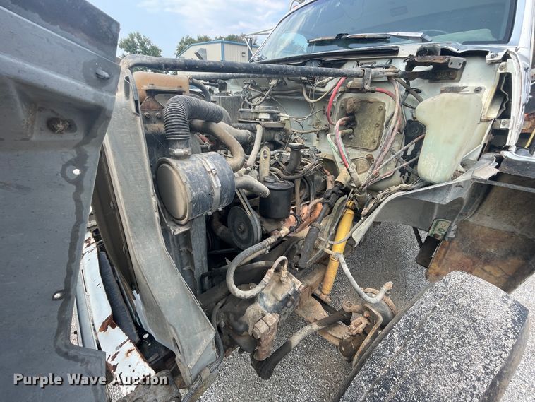 image for item JQ9681 1992 Ford F700  dump truck