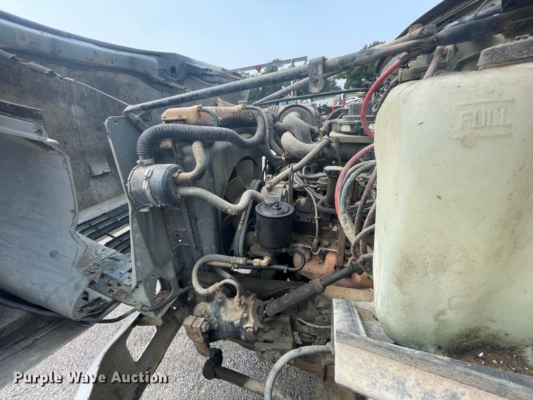 image for item JQ9681 1992 Ford F700  dump truck