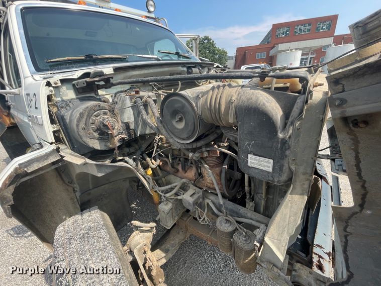 image for item JQ9681 1992 Ford F700  dump truck