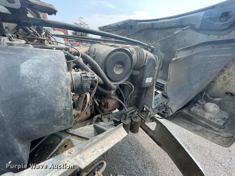 image for item JQ9681 1992 Ford F700  dump truck