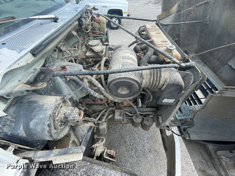 image for item JQ9681 1992 Ford F700  dump truck