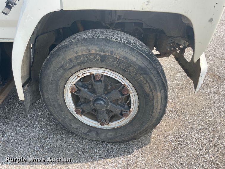 image for item JQ9681 1992 Ford F700  dump truck