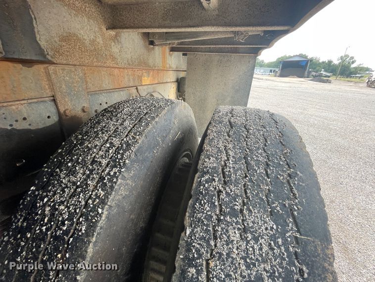 image for item JQ9681 1992 Ford F700  dump truck