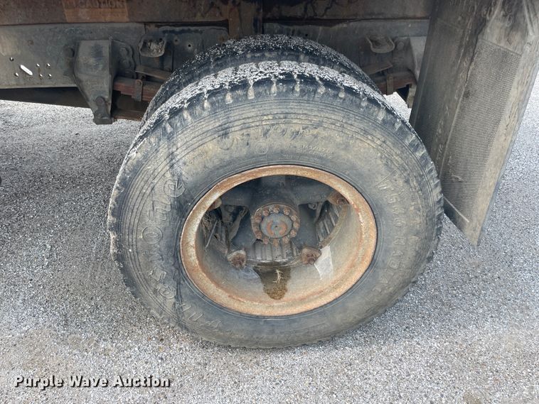 image for item JQ9681 1992 Ford F700  dump truck