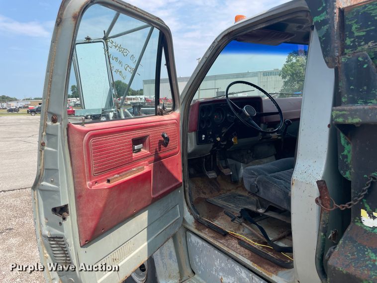 image for item JQ9682 1980 Chevrolet C60  dump truck