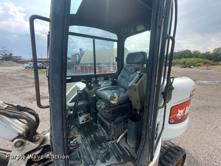 image for item JQ9687 2004 Bobcat 430G  mini excavator
