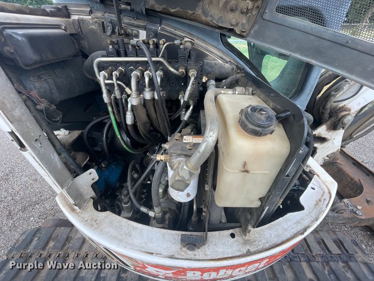 image for item JQ9687 2004 Bobcat 430G  mini excavator