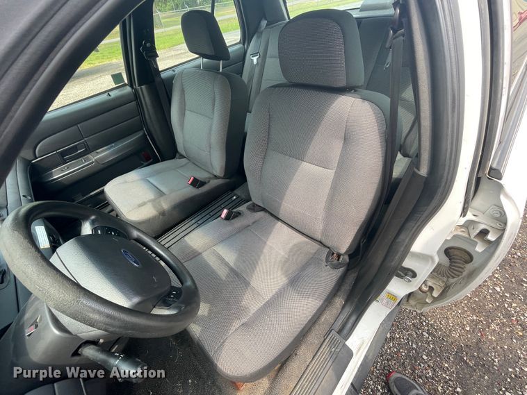 image for item JQ9688 2008 Ford Crown Victoria Police Interceptor