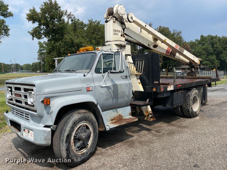 image for item JQ9689 1982 GMC C6000  crane truck