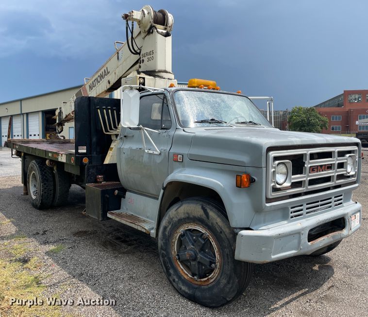 image for item JQ9689 1982 GMC C6000  crane truck