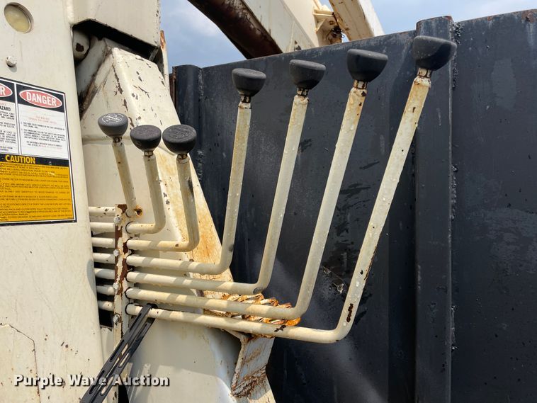 image for item JQ9689 1982 GMC C6000  crane truck