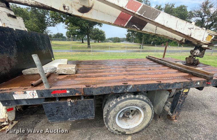 image for item JQ9689 1982 GMC C6000  crane truck