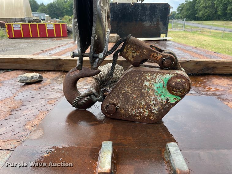 image for item JQ9689 1982 GMC C6000  crane truck