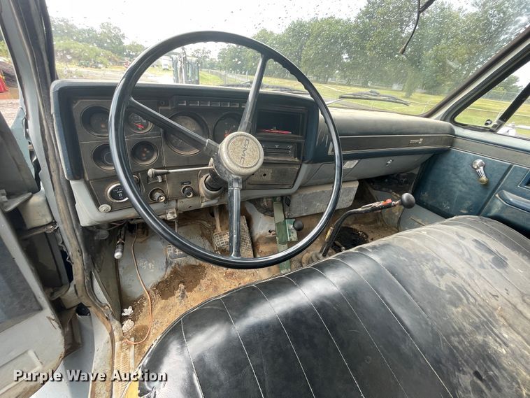 image for item JQ9689 1982 GMC C6000  crane truck