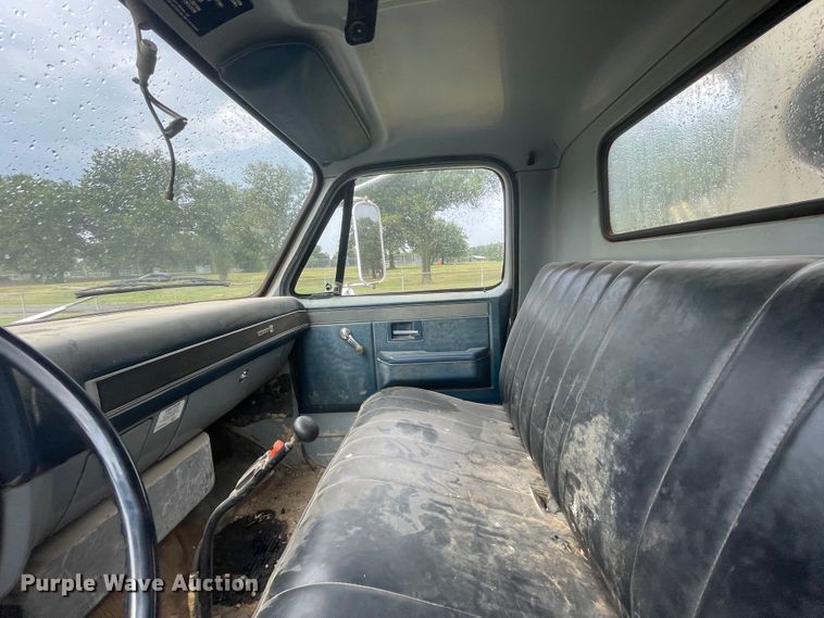 image for item JQ9689 1982 GMC C6000  crane truck