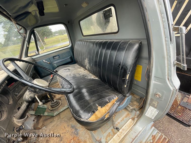 image for item JQ9689 1982 GMC C6000  crane truck