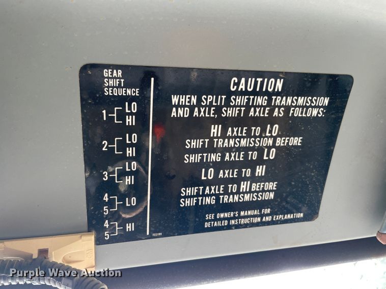 image for item JQ9689 1982 GMC C6000  crane truck