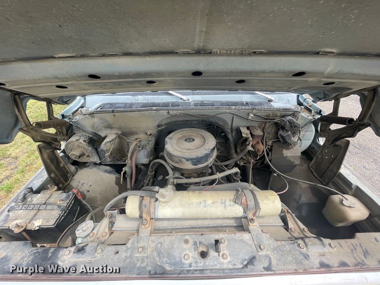 image for item JQ9689 1982 GMC C6000  crane truck