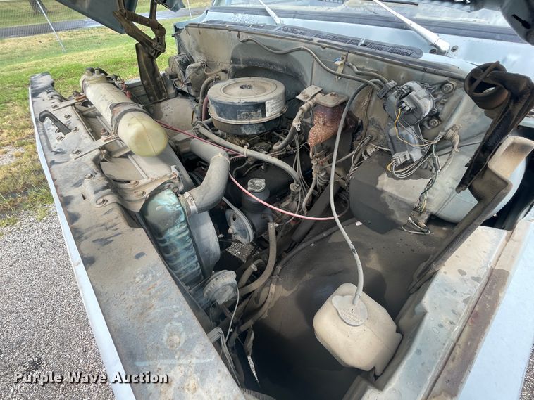 image for item JQ9689 1982 GMC C6000  crane truck