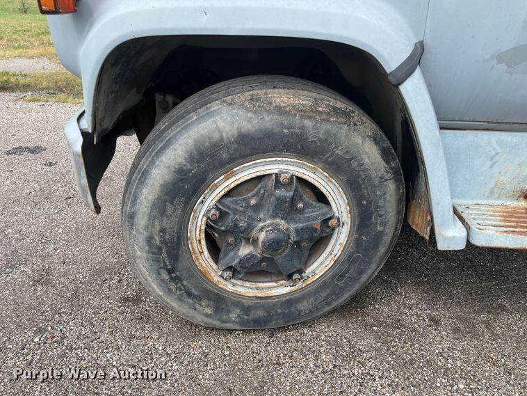 image for item JQ9689 1982 GMC C6000  crane truck