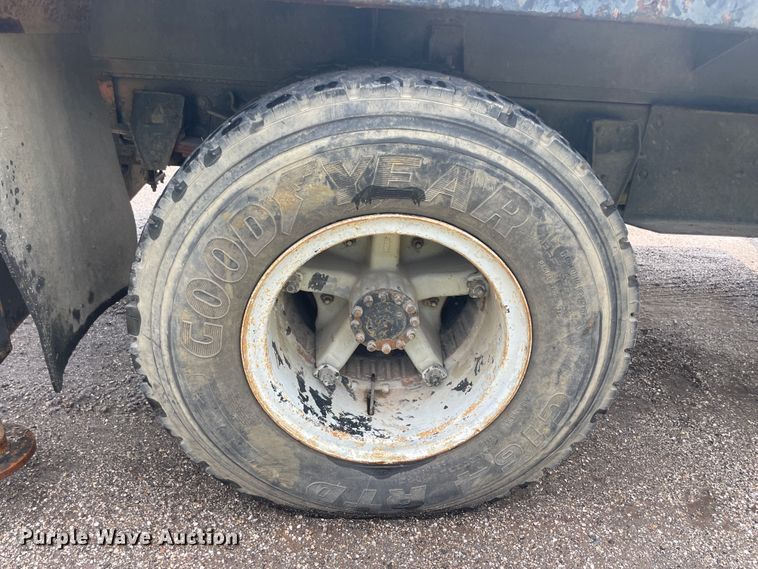 image for item JQ9689 1982 GMC C6000  crane truck