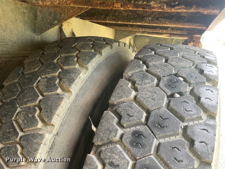 image for item JQ9689 1982 GMC C6000  crane truck