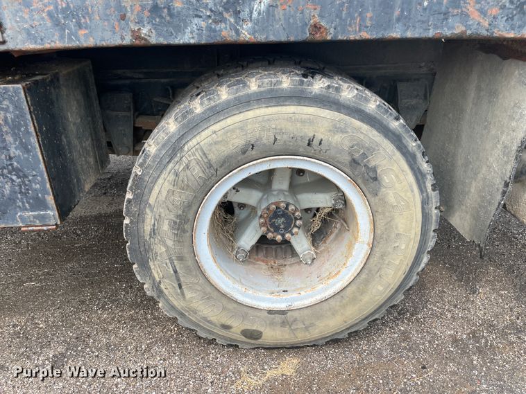 image for item JQ9689 1982 GMC C6000  crane truck