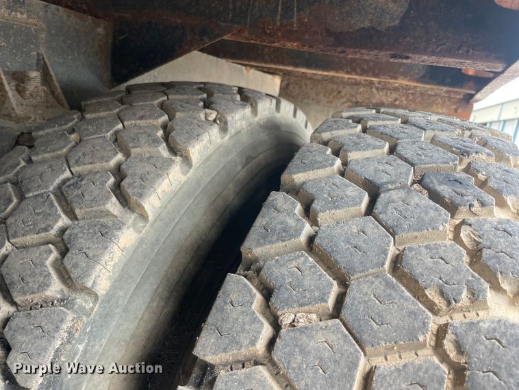 image for item JQ9689 1982 GMC C6000  crane truck