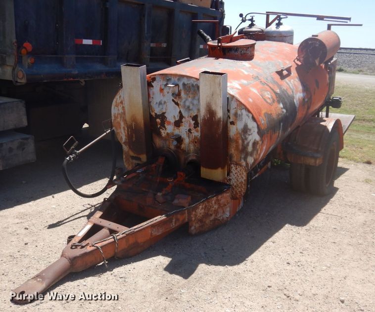 image for item JZ9862 RMT oil distributor trailer