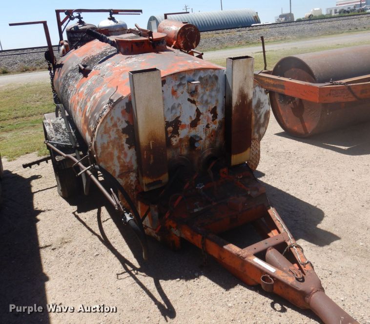 image for item JZ9862 RMT oil distributor trailer