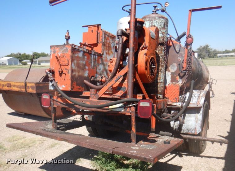 image for item JZ9862 RMT oil distributor trailer