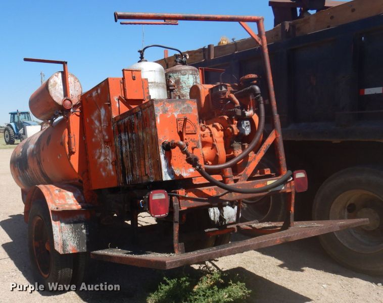 image for item JZ9862 RMT oil distributor trailer