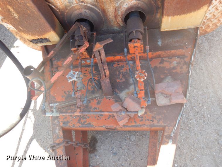 image for item JZ9862 RMT oil distributor trailer