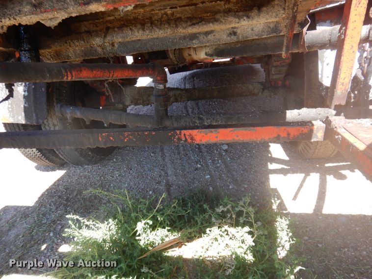 image for item JZ9862 RMT oil distributor trailer