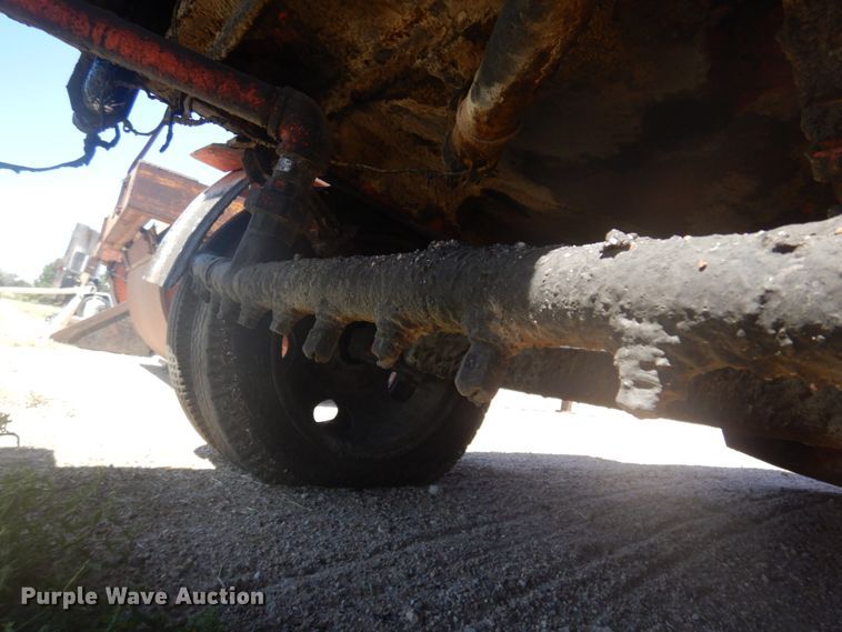 image for item JZ9862 RMT oil distributor trailer