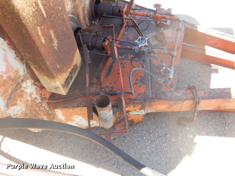 image for item JZ9862 RMT oil distributor trailer