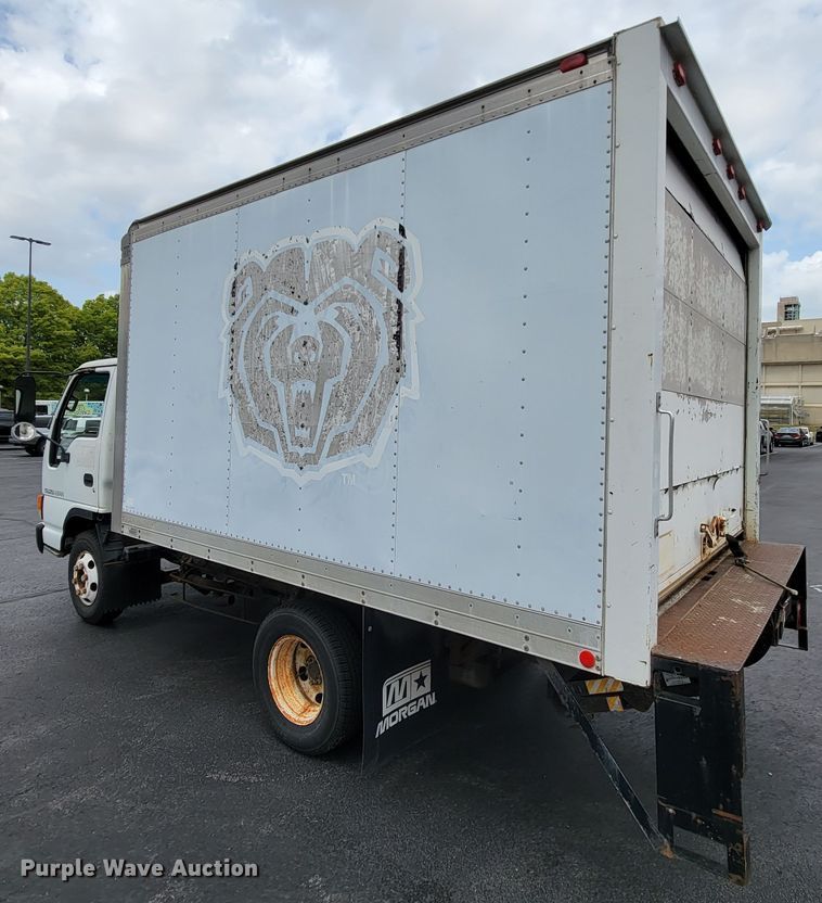 image for item KD9495 1998 Isuzu NPR  box truck