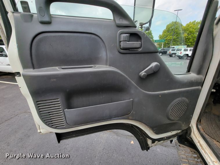 image for item KD9495 1998 Isuzu NPR  box truck