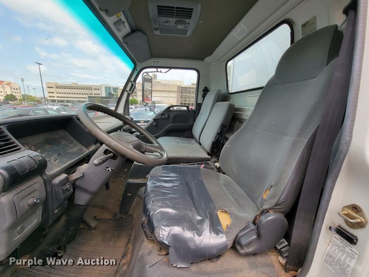 image for item KD9495 1998 Isuzu NPR  box truck