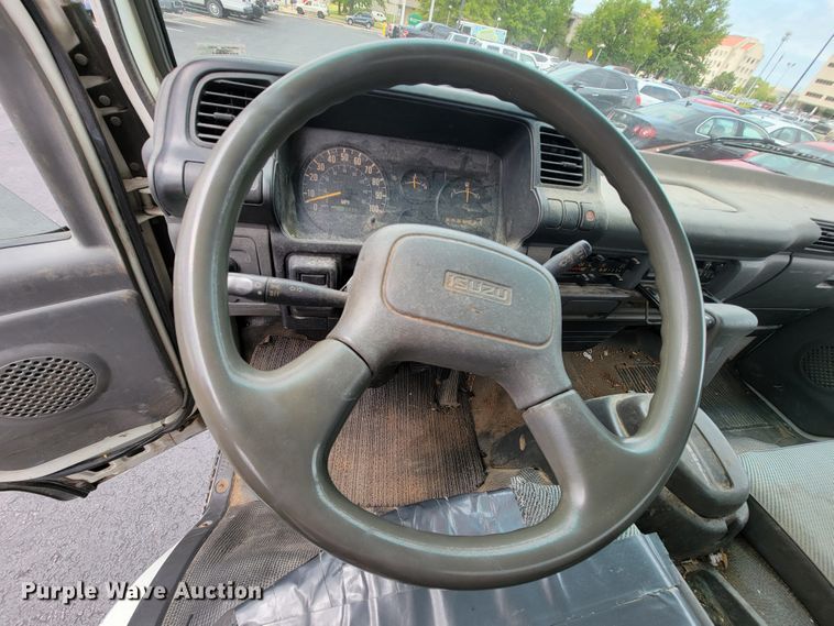 image for item KD9495 1998 Isuzu NPR  box truck