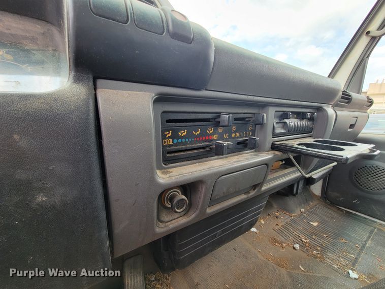 image for item KD9495 1998 Isuzu NPR  box truck