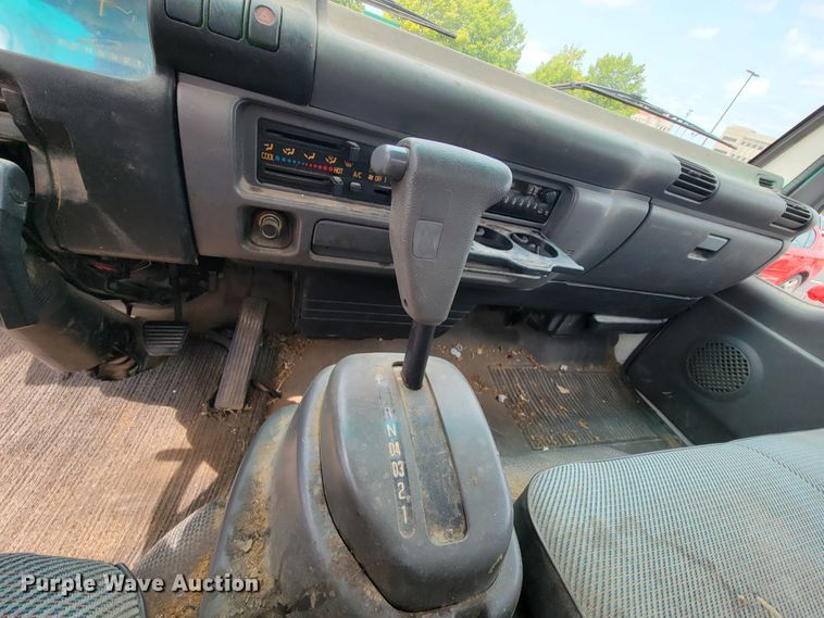 image for item KD9495 1998 Isuzu NPR  box truck