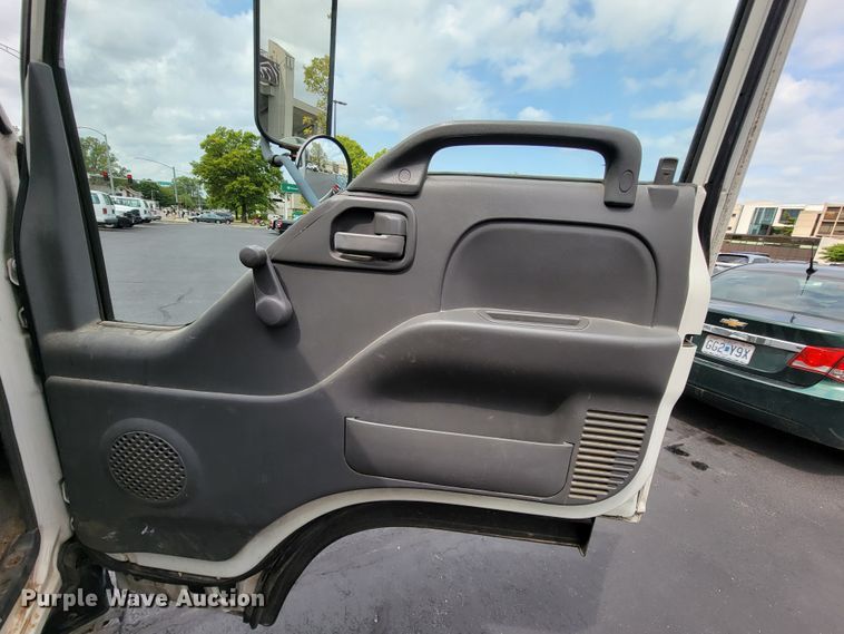 image for item KD9495 1998 Isuzu NPR  box truck