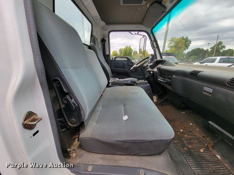 image for item KD9495 1998 Isuzu NPR  box truck