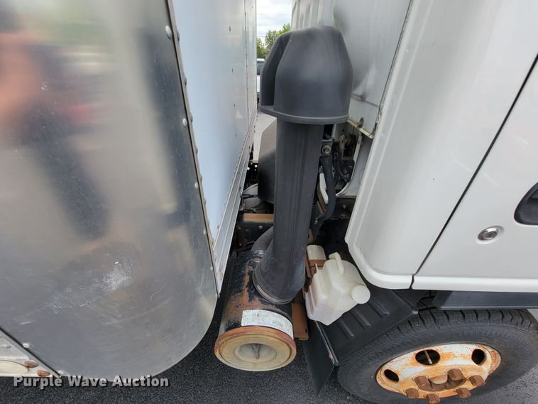 image for item KD9495 1998 Isuzu NPR  box truck