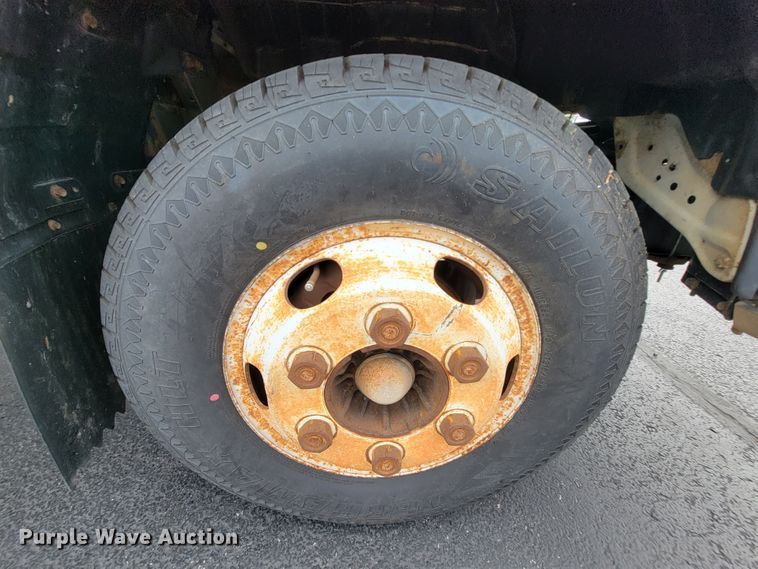 image for item KD9495 1998 Isuzu NPR  box truck