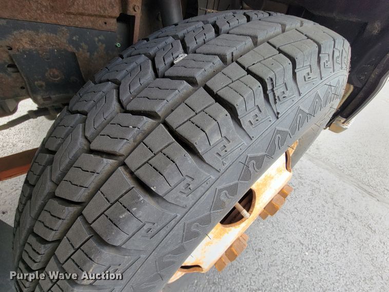 image for item KD9495 1998 Isuzu NPR  box truck