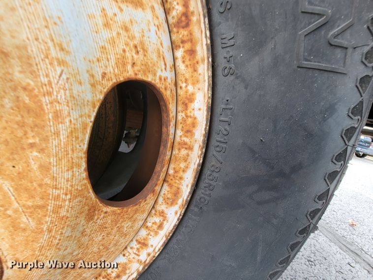 image for item KD9495 1998 Isuzu NPR  box truck